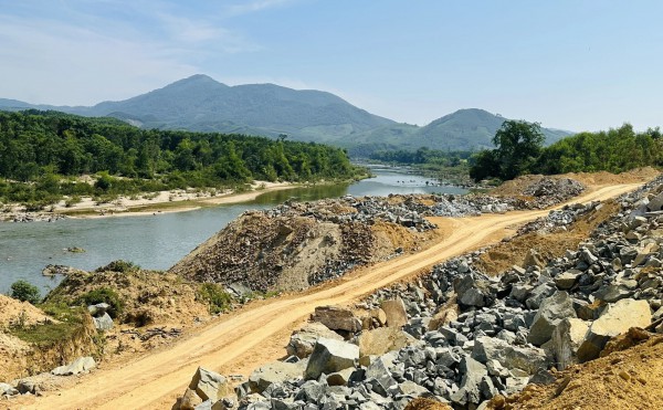 Thi công khi chưa được bàn giao đất, công ty thủy điện bị phạt 700 triệu đồng Thi công khi chưa được bàn giao đất, công ty thủy điện bị phạt 700 triệu đồng