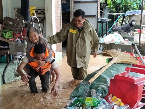 Thiên tai khốc liệt tại Khánh Hòa năm 2025 gây thiệt hại trên 6.000 tỉ đồng Thiên tai khốc liệt tại Khánh Hòa năm 2025 gây thiệt hại trên 6.000 tỉ đồng