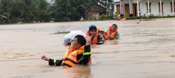 Thiên tai khốc liệt tại Khánh Hòa năm 2025 gây thiệt hại trên 6.000 tỉ đồng Thiên tai khốc liệt tại Khánh Hòa năm 2025 gây thiệt hại trên 6.000 tỉ đồng
