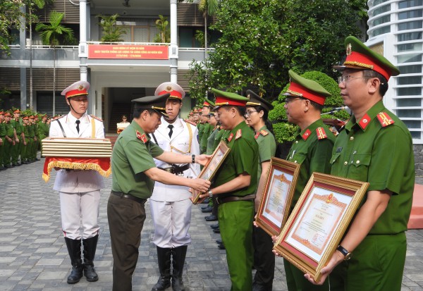 Thiếu tướng Nguyễn Hữu Hợp: Mạnh tay với tội phạm, giữ vững an ninh mùa lễ hội Thiếu tướng Nguyễn Hữu Hợp: Mạnh tay với tội phạm, giữ vững an ninh mùa lễ hội