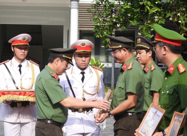 Thiếu tướng Nguyễn Hữu Hợp: Mạnh tay với tội phạm, giữ vững an ninh mùa lễ hội Thiếu tướng Nguyễn Hữu Hợp: Mạnh tay với tội phạm, giữ vững an ninh mùa lễ hội