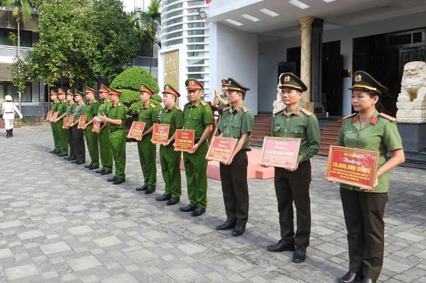 Thiếu tướng Nguyễn Hữu Hợp: Mạnh tay với tội phạm, giữ vững an ninh mùa lễ hội Thiếu tướng Nguyễn Hữu Hợp: Mạnh tay với tội phạm, giữ vững an ninh mùa lễ hội