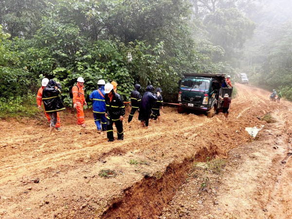 Thôn, bản heo hút giữa rừng Trường Sơn bừng sáng ánh điện Thôn, bản heo hút giữa rừng Trường Sơn bừng sáng ánh điện