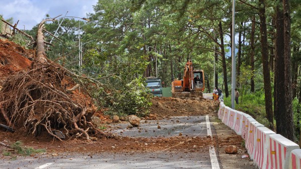 Thông đèo Prenn trên tuyến đường ra vào Đà Lạt sau gần 20 giờ tạm ngưng