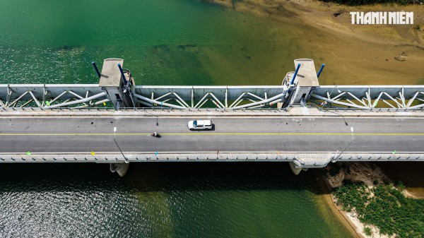 Thông xe đập dâng hạ lưu sông Trà Khúc, nối liền đôi bờ dịp tết