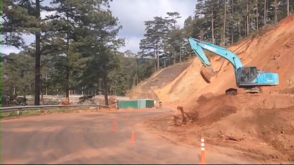 Thông xe đèo D’Ran sau hơn 40 ngày bị sạt lở nghiêm trọng Thông xe đèo D’Ran sau hơn 40 ngày bị sạt lở nghiêm trọng