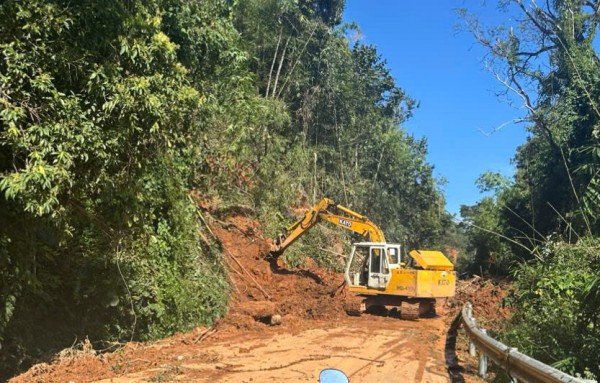 Thông xe đèo Gia Bắc sau 5 ngày tê liệt do sạt lở Thông xe đèo Gia Bắc sau 5 ngày tê liệt do sạt lở