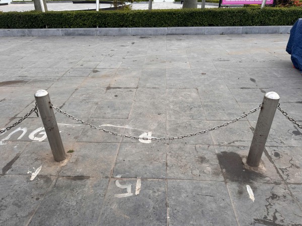 Thu 1 triệu đồng mỗi ô trên vỉa hè ở khu vực chợ tết Đồng Hới?