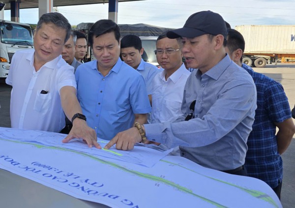 Thứ trưởng Bộ Xây dựng hối thúc giải ngân 400 tỉ đồng cao tốc Hòa Liên - Túy Loan Thứ trưởng Bộ Xây dựng hối thúc giải ngân 400 tỉ đồng cao tốc Hòa Liên - Túy Loan