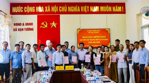 Thủ tục gọn, dân lợi: Gần dân, nhanh việc