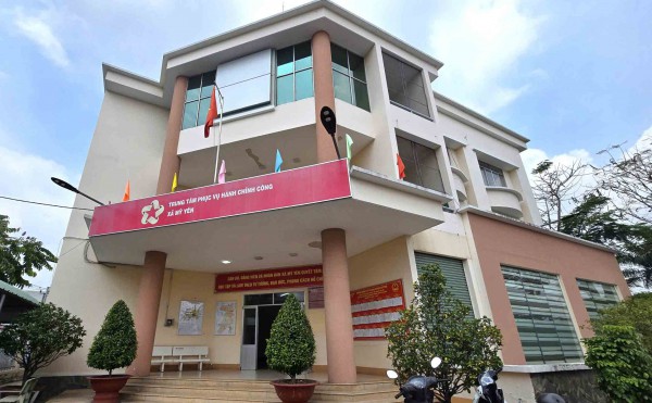 Thủ tục gọn, dân lợi: Số hóa từ cơ sở giúp dân 'đến xã là xong' Thủ tục gọn, dân lợi: Số hóa từ cơ sở giúp dân 'đến xã là xong'