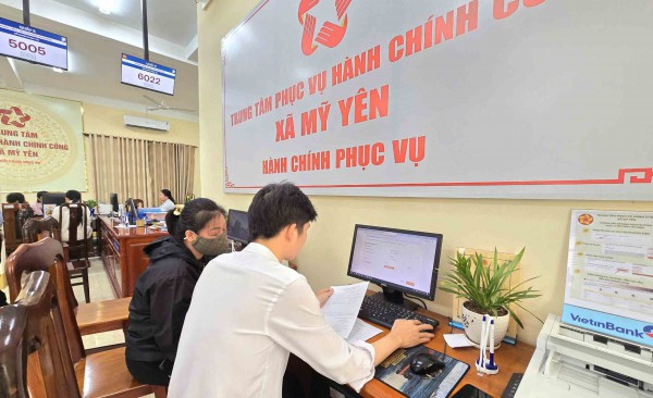 Thủ tục gọn, dân lợi: Số hóa từ cơ sở giúp dân 'đến xã là xong' Thủ tục gọn, dân lợi: Số hóa từ cơ sở giúp dân 'đến xã là xong'