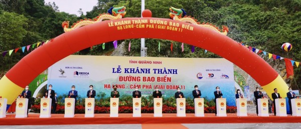 Thủ tướng Phạm Minh Chính cắt băng khánh thành cầu Tình Yêu ở Quảng Ninh