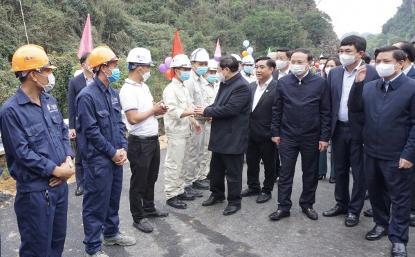 Thủ tướng Phạm Minh Chính cắt băng khánh thành cầu Tình Yêu ở Quảng Ninh