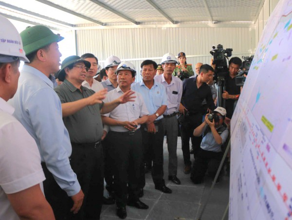 Thủ tướng Phạm Minh Chính kiểm tra tiến độ cao tốc Bắc - Nam tại Đắk Lắk Thủ tướng Phạm Minh Chính kiểm tra tiến độ cao tốc Bắc - Nam tại Đắk Lắk