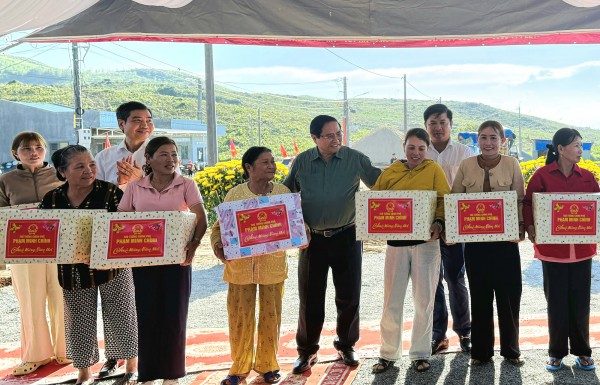 Thủ tướng Phạm Minh Chính kiểm tra tiến độ cao tốc Bắc - Nam tại Đắk Lắk Thủ tướng Phạm Minh Chính kiểm tra tiến độ cao tốc Bắc - Nam tại Đắk Lắk