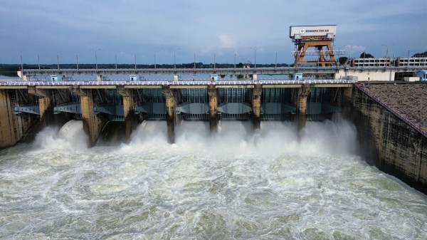 Thủy điện lớn nhất miền Nam tăng xả lũ lên mức cao nhất trong nhiều năm Thủy điện lớn nhất miền Nam tăng xả lũ lên mức cao nhất trong nhiều năm