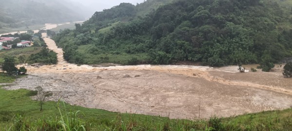 Tiếp cận được 5 thôn bị cô lập ở xã Ngọc Linh, Quảng Ngãi