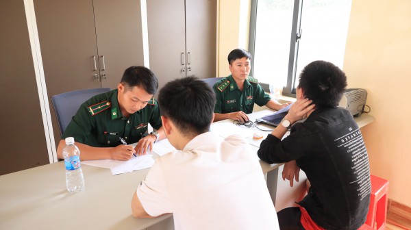 Tiếp nhận 64 công dân Việt Nam chạy thoát khỏi cơ sở lừa đảo trực tuyến Tiếp nhận 64 công dân Việt Nam chạy thoát khỏi cơ sở lừa đảo trực tuyến