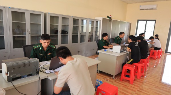 Tiếp nhận 64 công dân Việt Nam chạy thoát khỏi cơ sở lừa đảo trực tuyến Tiếp nhận 64 công dân Việt Nam chạy thoát khỏi cơ sở lừa đảo trực tuyến