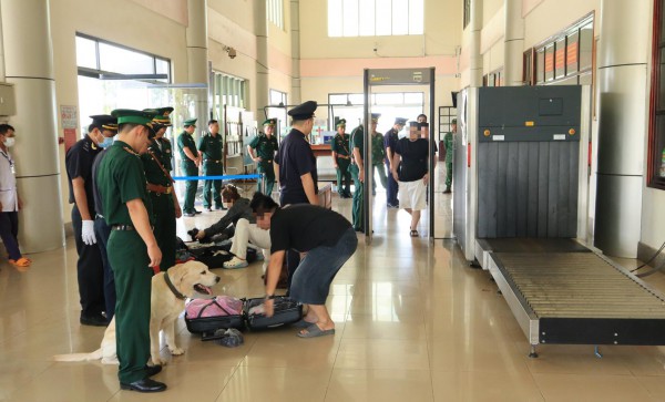 Tiếp nhận 64 công dân Việt Nam chạy thoát khỏi cơ sở lừa đảo trực tuyến Tiếp nhận 64 công dân Việt Nam chạy thoát khỏi cơ sở lừa đảo trực tuyến