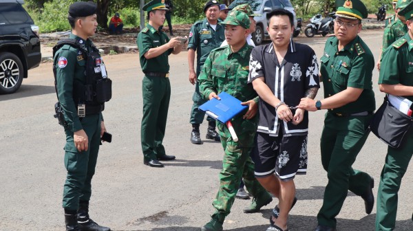 Tiếp nhận 64 công dân Việt Nam chạy thoát khỏi cơ sở lừa đảo trực tuyến Tiếp nhận 64 công dân Việt Nam chạy thoát khỏi cơ sở lừa đảo trực tuyến