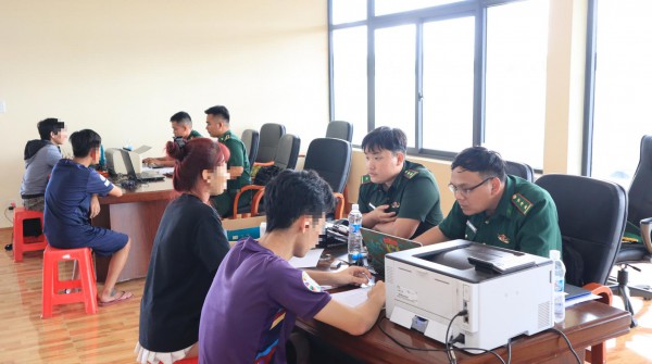 Tiếp nhận 64 công dân Việt Nam chạy thoát khỏi cơ sở lừa đảo trực tuyến Tiếp nhận 64 công dân Việt Nam chạy thoát khỏi cơ sở lừa đảo trực tuyến