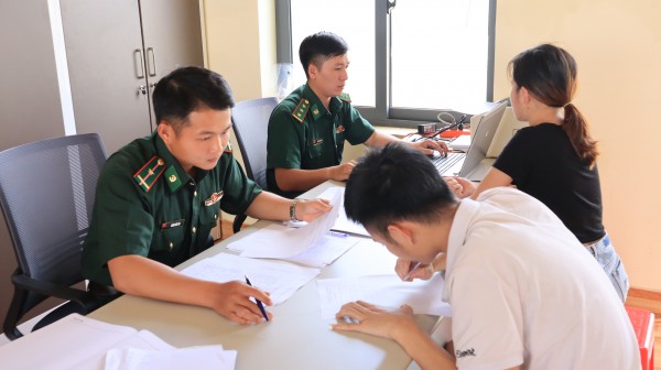 Tiếp nhận 64 công dân Việt Nam chạy thoát khỏi cơ sở lừa đảo trực tuyến Tiếp nhận 64 công dân Việt Nam chạy thoát khỏi cơ sở lừa đảo trực tuyến