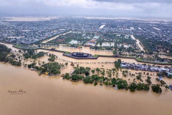 Tiếp tục ủng hộ đồng bào bị thiệt hại do mưa lũ ở miền Bắc, miền Trung Tiếp tục ủng hộ đồng bào bị thiệt hại do mưa lũ ở miền Bắc, miền Trung