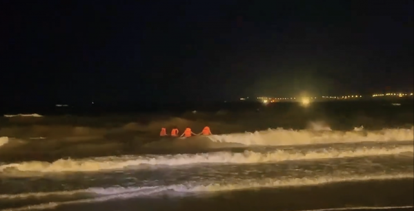 Tìm kiếm học sinh mất tích tại bãi biển Quy Nhơn Tìm kiếm học sinh mất tích tại bãi biển Quy Nhơn