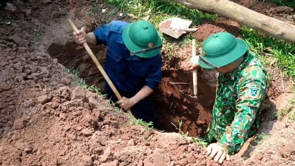 Tìm thấy 2 hài cốt liệt sĩ cùng nhiều di vật tại Quảng Trị