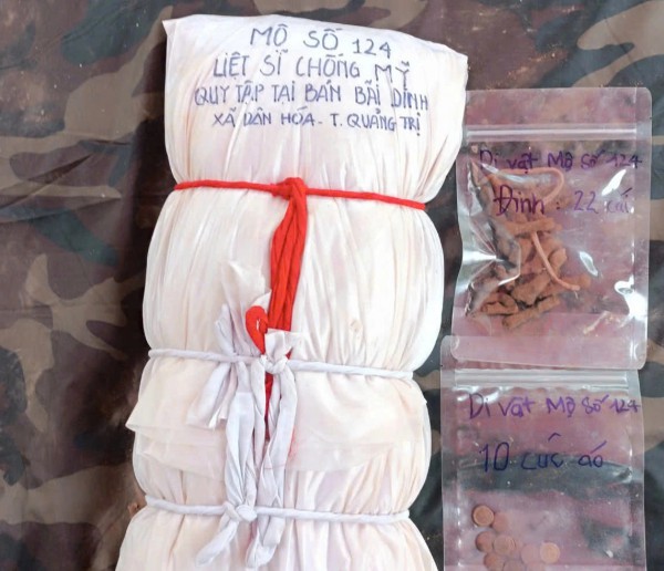 Tìm thấy 2 hài cốt liệt sĩ cùng nhiều di vật tại Quảng Trị