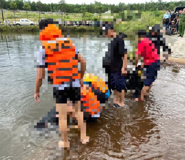 Tìm thấy thi thể người đàn ông dũng cảm lao xuống nước cứu cháu bé đuối nước Tìm thấy thi thể người đàn ông dũng cảm lao xuống nước cứu cháu bé đuối nước