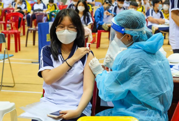 Tình hình Covid-19 hôm nay 2.12: TP.HCM, Quảng Trị nhận vắc xin từ lô Pfizer gia hạn
