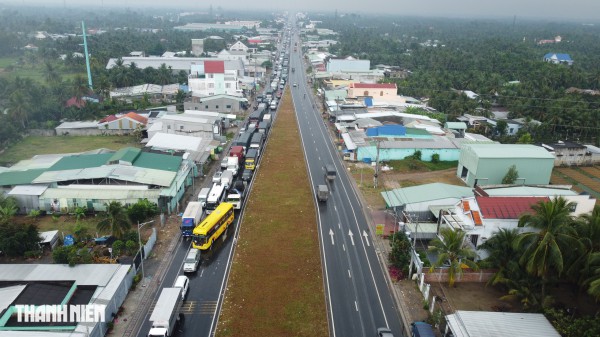 Tình hình giao thông tại các cửa ngõ về miền Tây chiều 24 tết