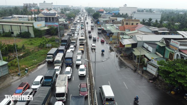 Tình hình giao thông tại các cửa ngõ về miền Tây chiều 24 tết