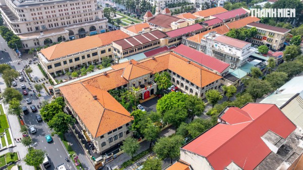 Tòa nhà 162 năm tuổi giữa trung tâm TP.HCM, cổ hơn nhà thờ Đức Bà