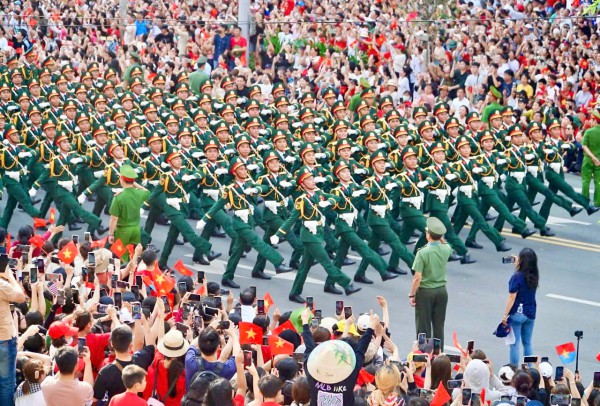 Toàn cảnh buổi tổng duyệt diễu binh, diễu hành ngày 27.4 ở TP.HCM