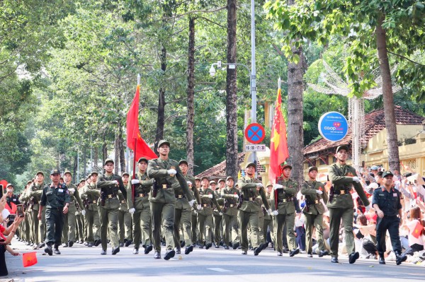 Toàn cảnh buổi tổng duyệt diễu binh, diễu hành ngày 27.4 ở TP.HCM