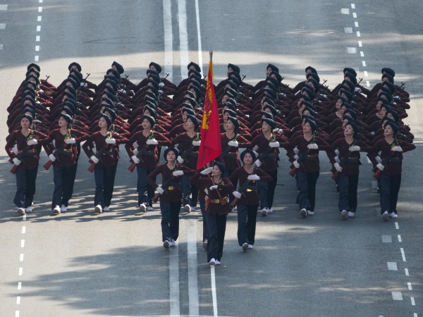 Tổng duyệt diễu binh 30.4 ở TP.HCM nhìn từ Dinh Độc Lập