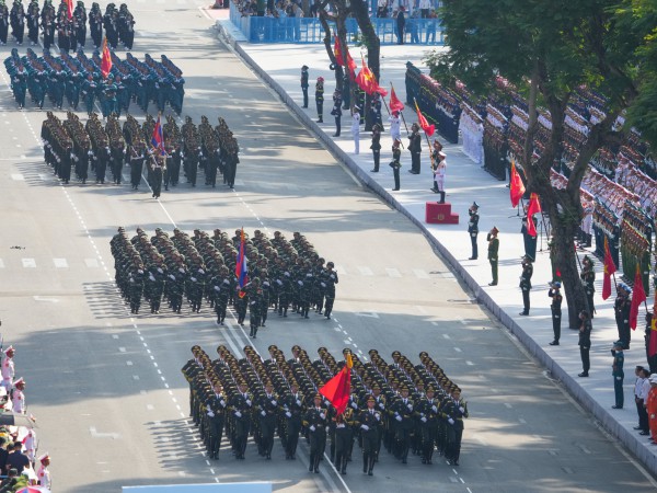 Tổng duyệt diễu binh 30.4 ở TP.HCM nhìn từ Dinh Độc Lập