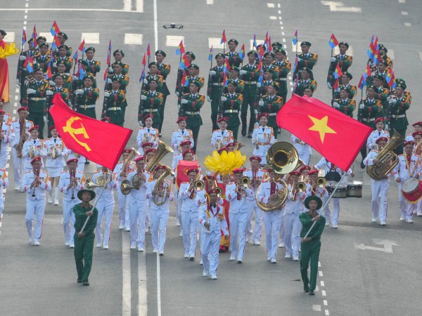 Tổng duyệt diễu binh 30.4 ở TP.HCM nhìn từ Dinh Độc Lập