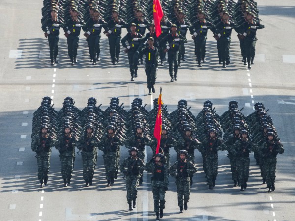 Tổng duyệt diễu binh 30.4 ở TP.HCM nhìn từ Dinh Độc Lập