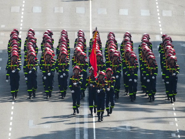 Tổng duyệt diễu binh 30.4 ở TP.HCM nhìn từ Dinh Độc Lập