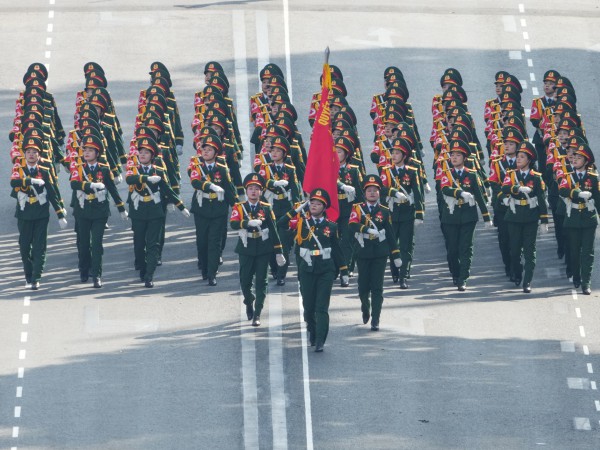 Tổng duyệt diễu binh 30.4 ở TP.HCM nhìn từ Dinh Độc Lập