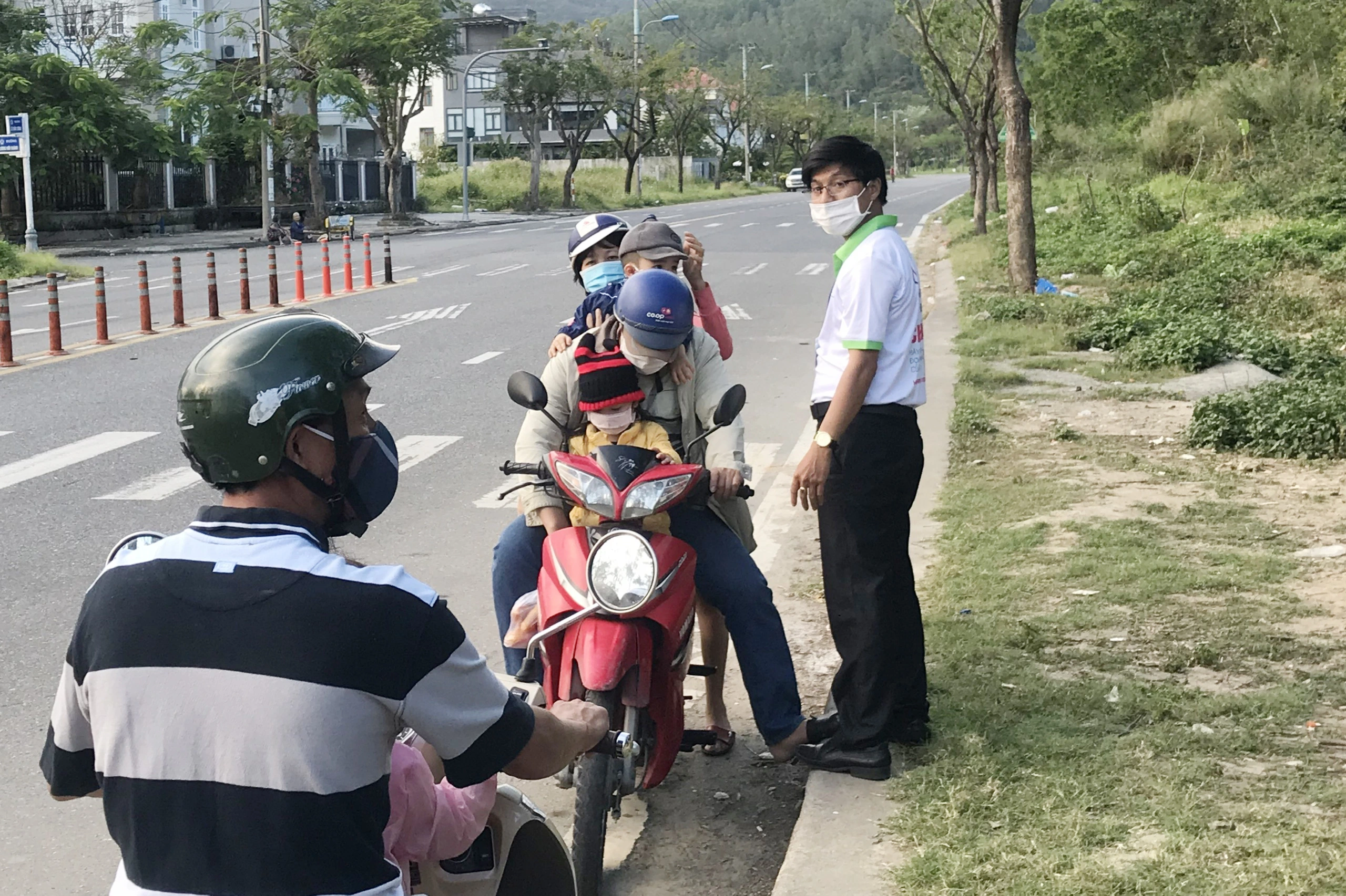 Trạm kiểm soát bán đảo Sơn Trà dùng mã QR tuyên truyền 'không cho khỉ ăn'