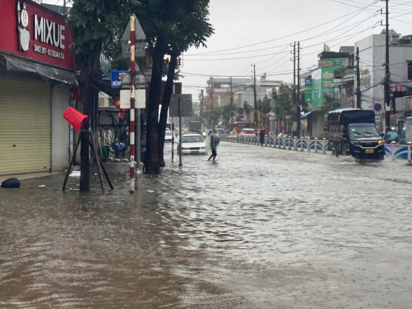 'Trận lụt thứ 3 trong vòng 10 ngày, quá mệt mỏi!'