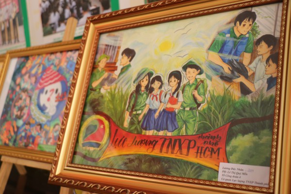 Trẻ em yếu thế kể chuyện Thanh niên xung phong TP.HCM bằng tranh
