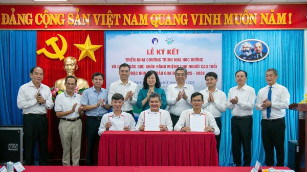 Triển khai chăm sóc răng miệng cho học sinh và người cao tuổi tại Côn Đảo