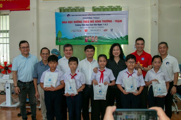 Triển khai chăm sóc răng miệng cho học sinh và người cao tuổi tại Côn Đảo